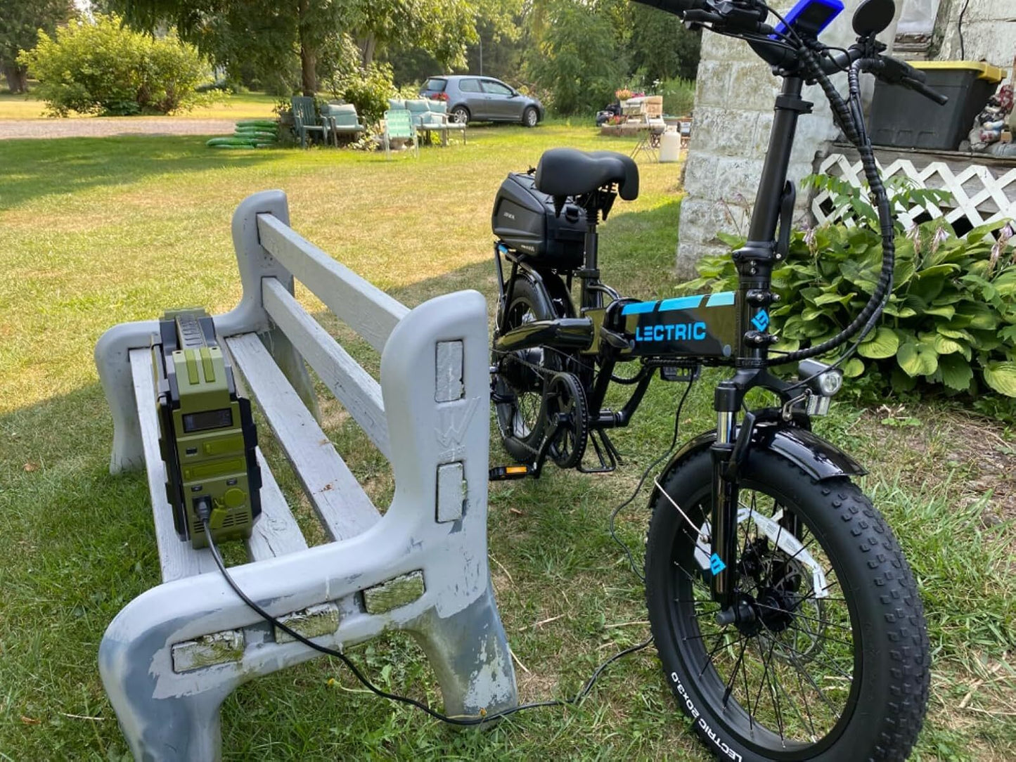 Power Station with Built-in Solar Panel